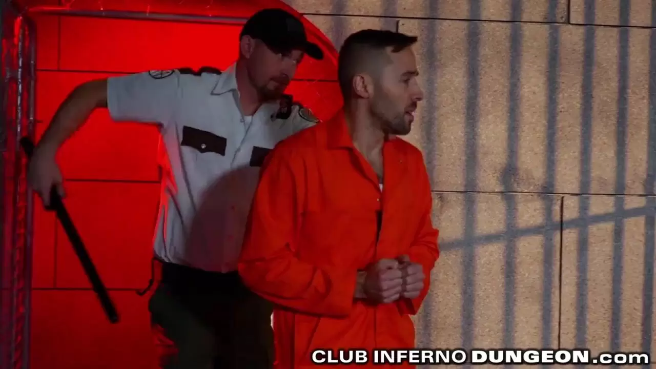 ClubInfernoDungeon - Prisoner domina a sus dos putas de la prisión