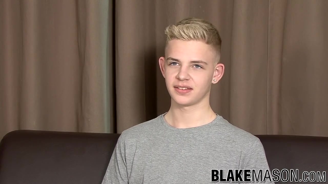 Twink biondo Alex Silvers intervista e masturbazione sborrata guarda online