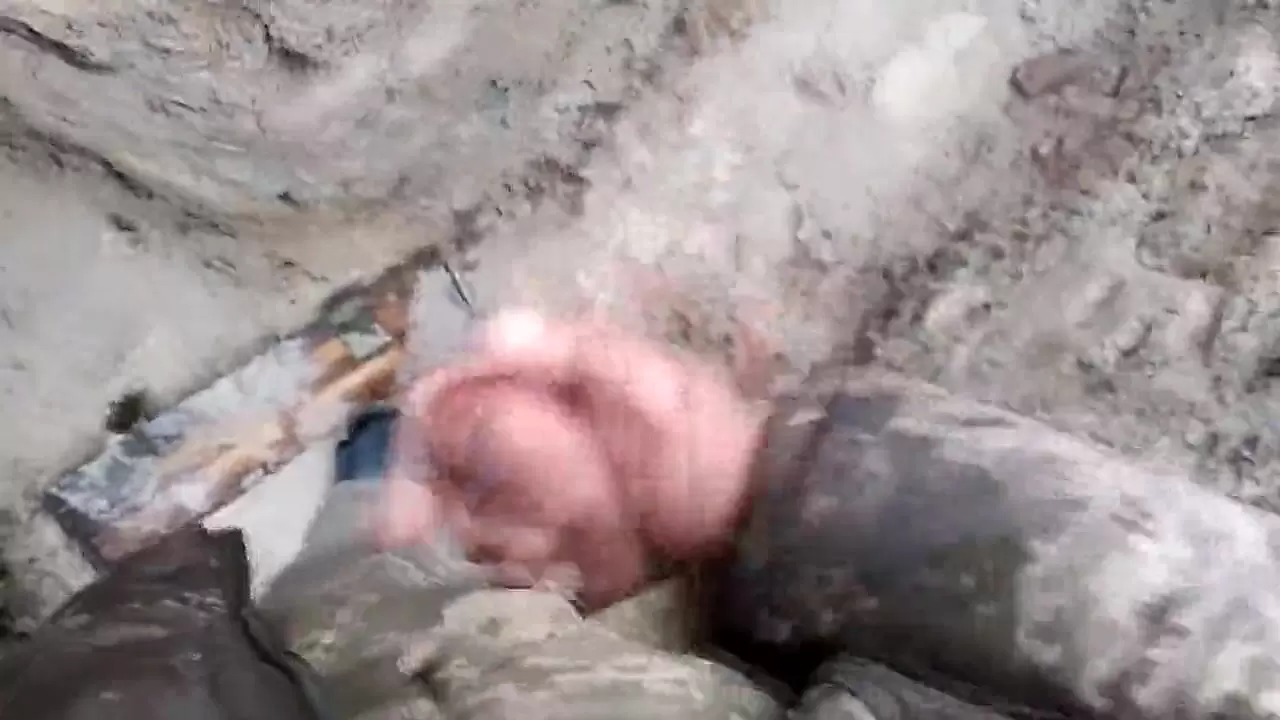 Ukrainian soldier masturbates while no one sees.