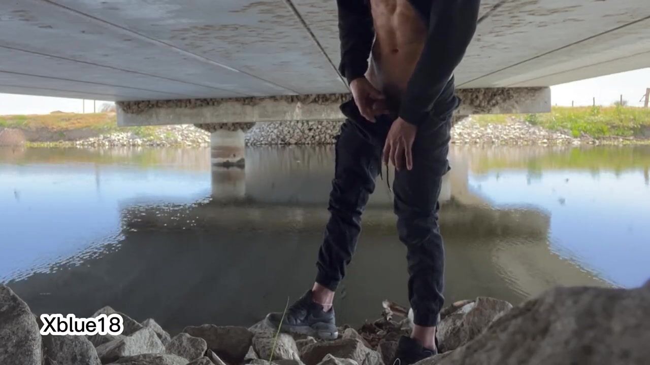 Video porno caldo registrato in campagna da un lago da XBLUE18 nel mezzo dell estate guarda online