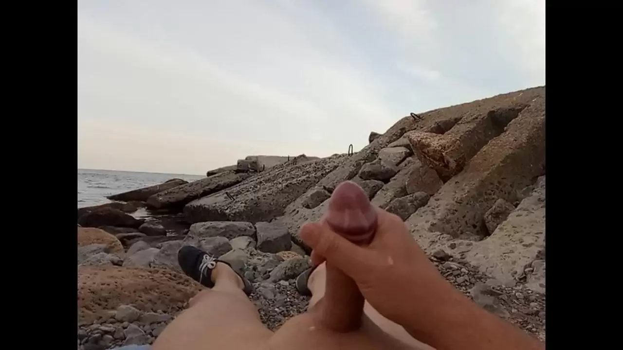 Doigté sur une plage nudiste regarder en ligne photo