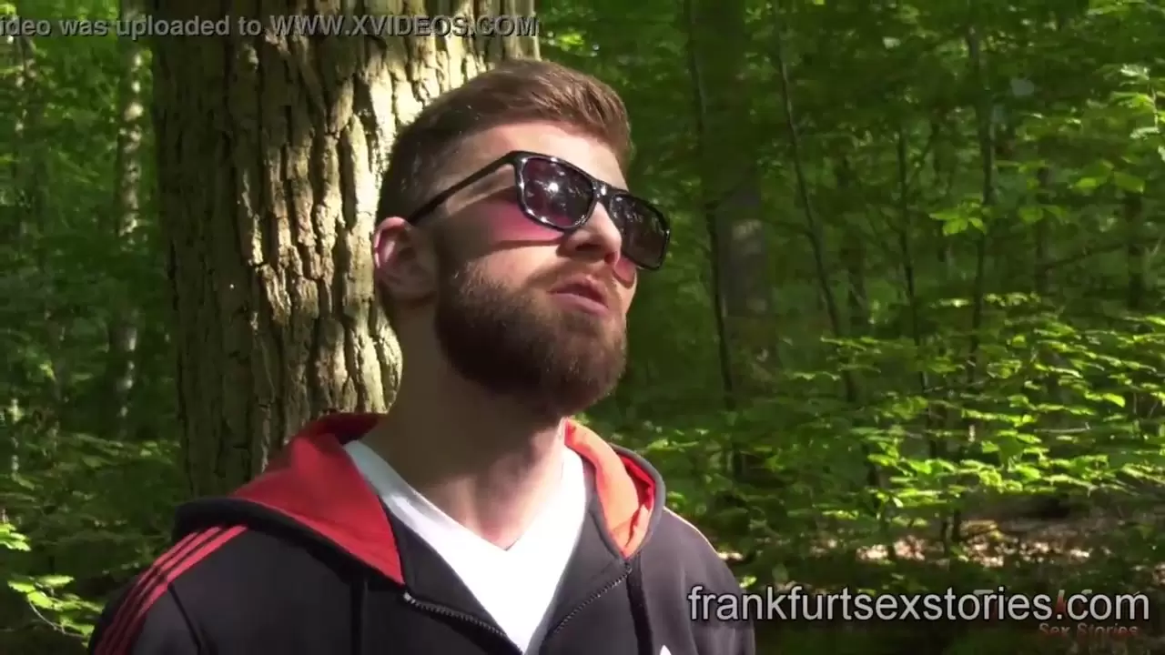 Un ragazzo arrapato in crociera per il sesso gay si fa inculare da un ranger nel bosco guarda online Immagine